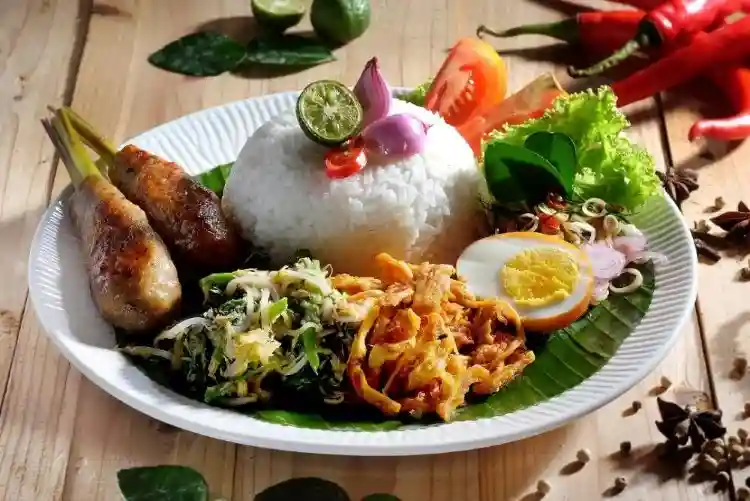 Resep Nasi Campur Bali Komplit dengan Aroma Rempah