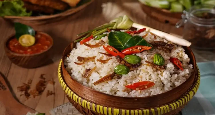 Kuliner Majalengka bukan tipe yang sibuk mengejar sensasi viral. Ia menang di rasa yang akrab, bumbu yang tidak pelit, dan suasana makan