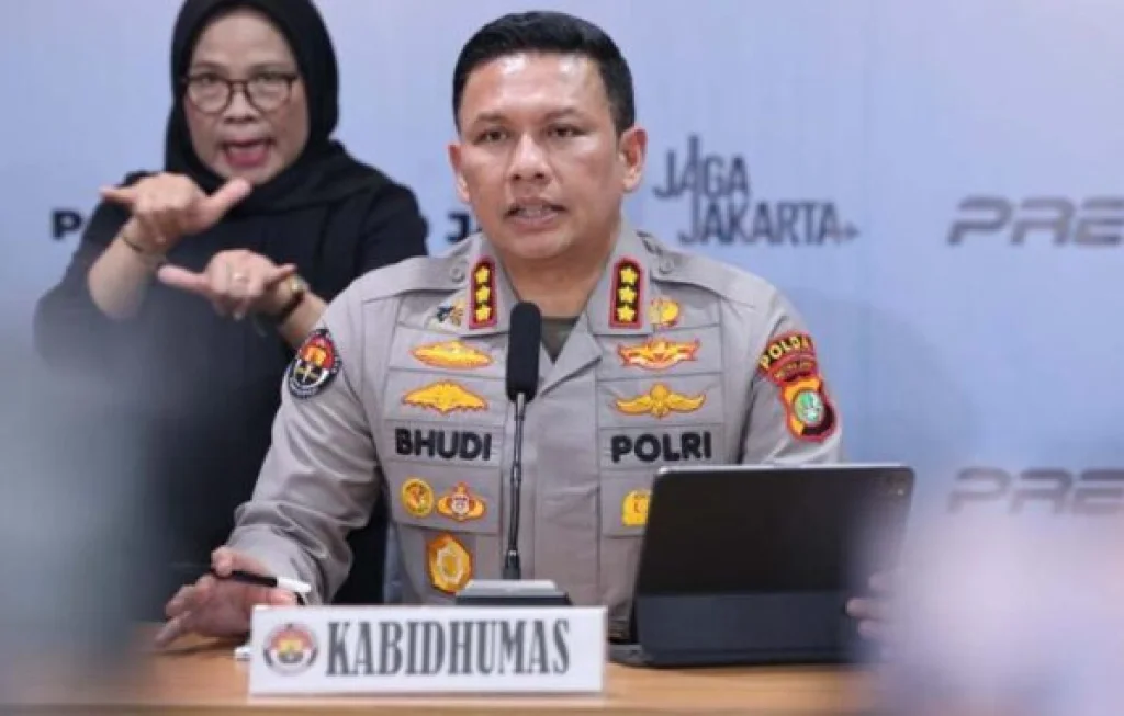 Model Dibegal Kebon Jeruk