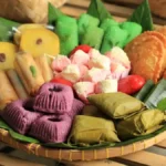 Membuat Ketupat Pulut, Sajian Ketan Gurih yang Selalu Bikin Rindu Meja Keluarga
