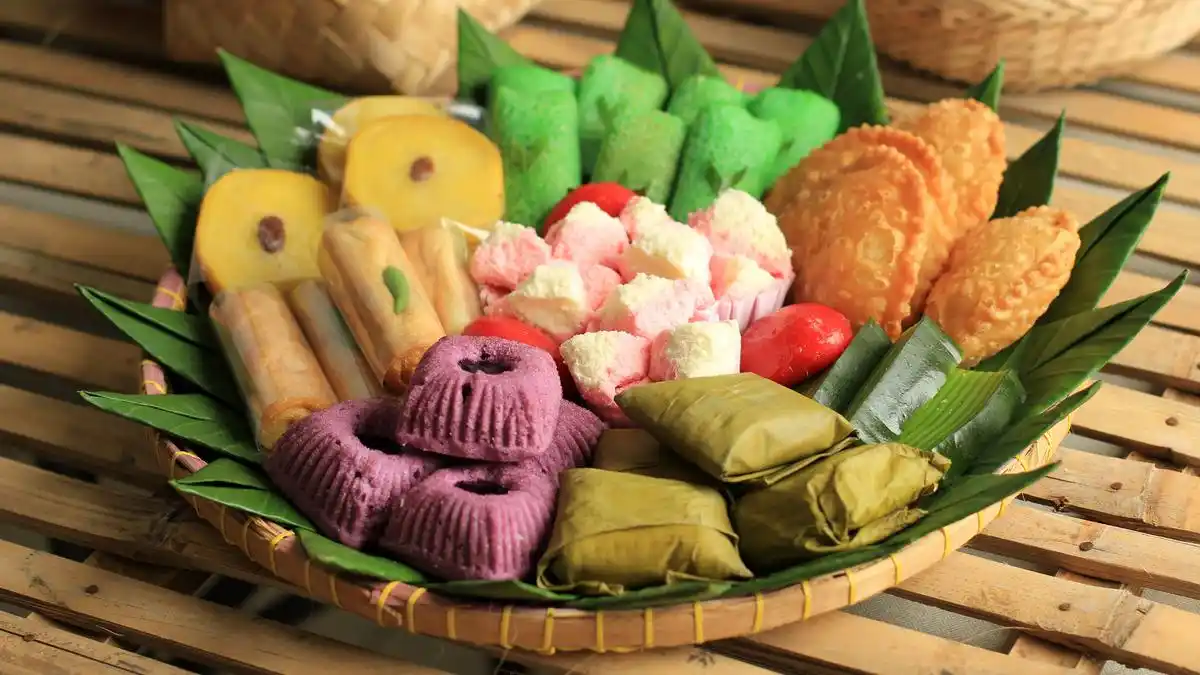 Membuat Ketupat Pulut, Sajian Ketan Gurih yang Selalu Bikin Rindu Meja Keluarga